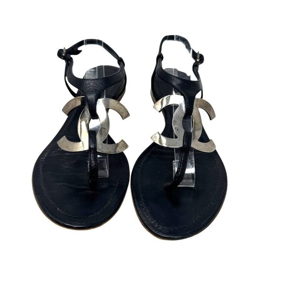 Chanel Black leather thong sandals size 37 7 big silver metal logo flats - Picture 3 of 16